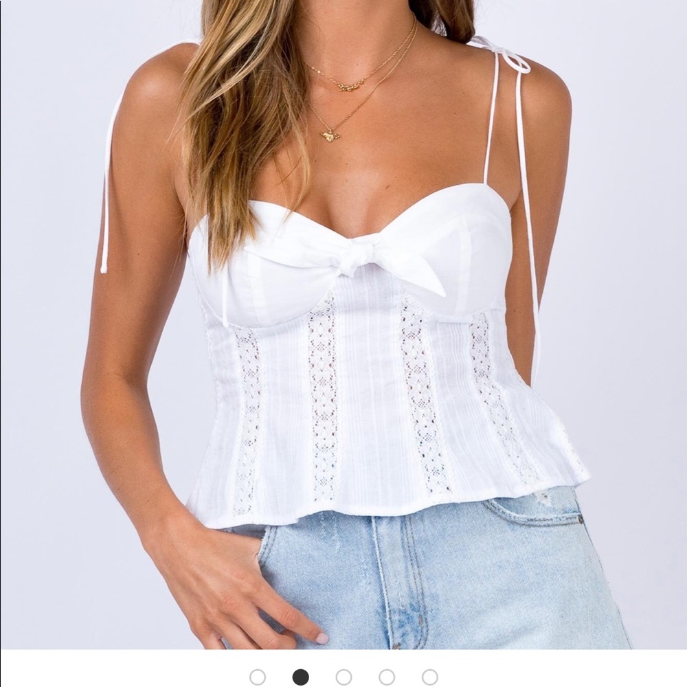 Cutesy white top brand new